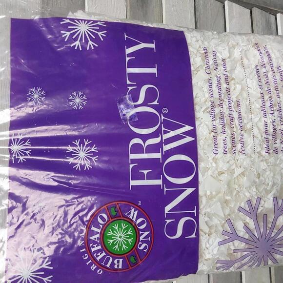 Frosty Snow Decorative Artificial Snow  | Original Buffalo Snow | 3.5 Quarts - Picture 3 of 6